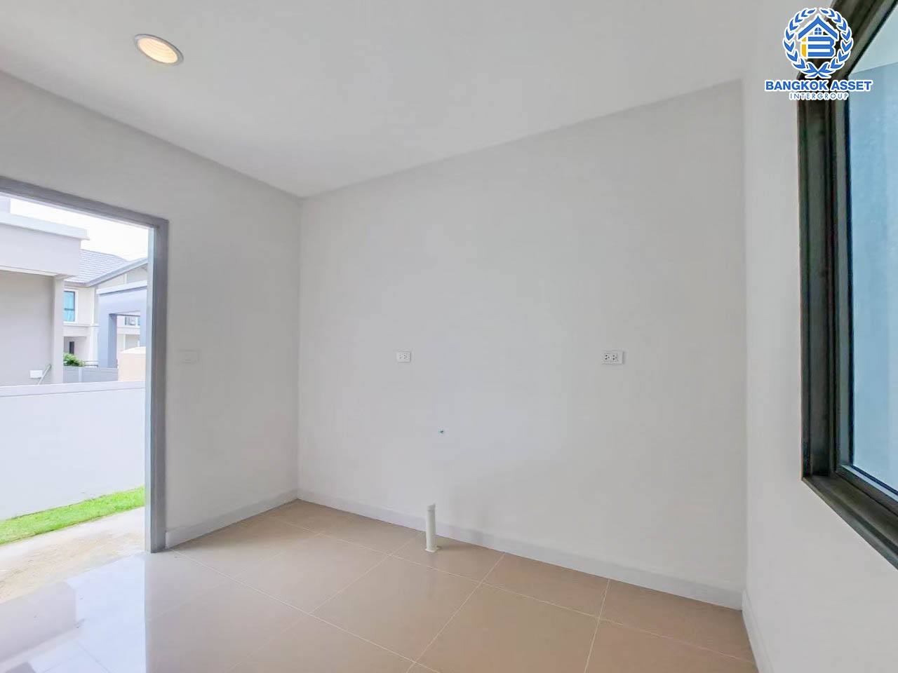 *****บ้านเดี่ยวมือสอง ย่านนนทบุรี ม.เพฟ ปิ่นเกล้า-ศาลายา หลังมุม เนื้อที่กว้างขวางมากถึง 71.8 ตร.ว. ฟังก์ชัน 5 ห้องนอน 3 ห้องน้ำ ที่จอดรถ 2 คัน บ้านสวย พร้อมเข้าอยู่ได้ทันที บนทำเลแห่งการเดินทาง เชื่อมต่อได้หลายเส้นทาง ใกล้รถไฟฟ้าสายสีแดงอ่อน "สถานีศาลายา"